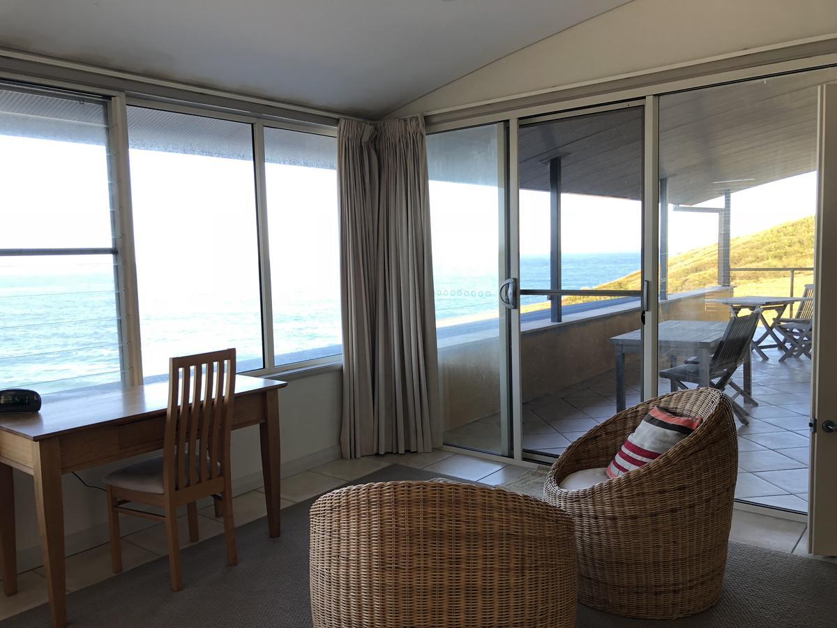Oceanscape Luxury Beachfront Villas Scotts Head Camera foto