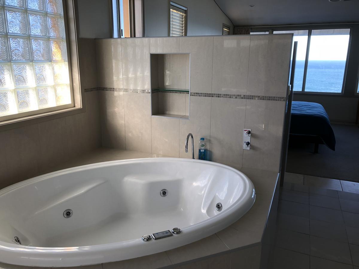 Oceanscape Luxury Beachfront Villas Scotts Head Camera foto